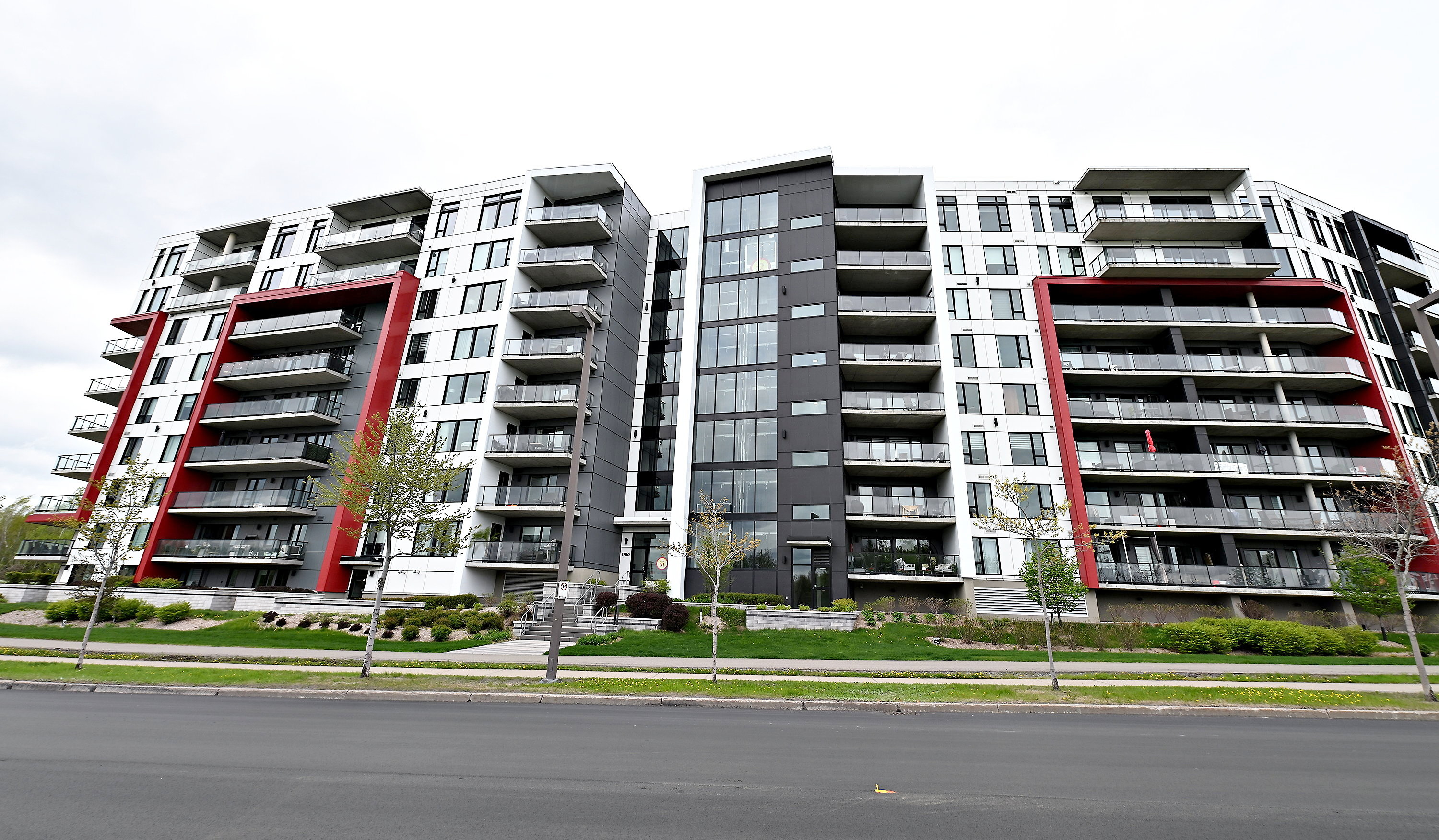 Groupe Mach - Zaki Alshowaier The city and diplomats residences located on rue Claire-Bonenfant, in Quebec. present everywhere quebec: here real